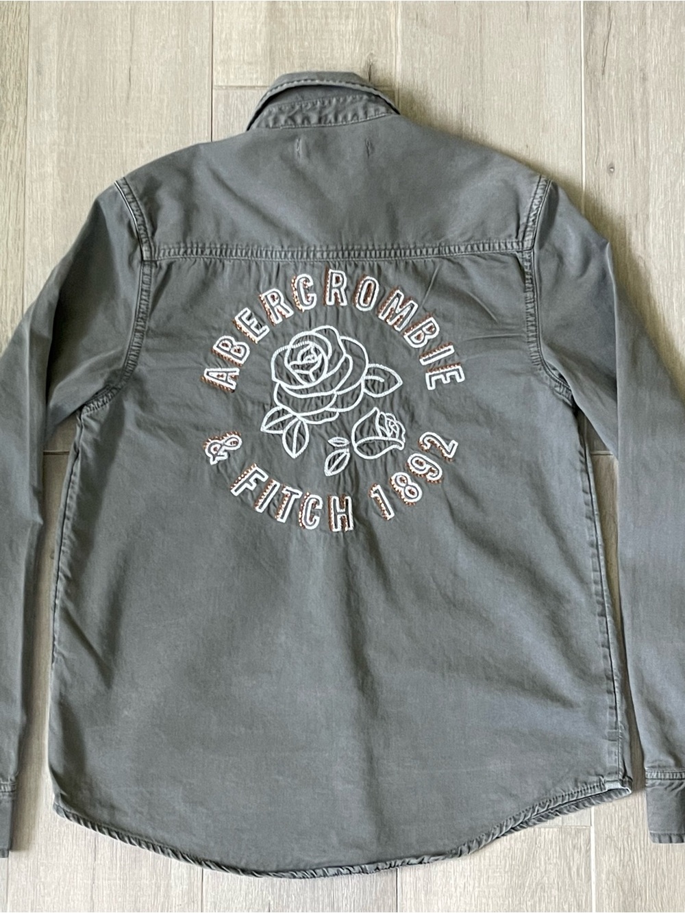 Abercrombie Kids Gray Rose Embroidered Button Down Shirt Size 11/12